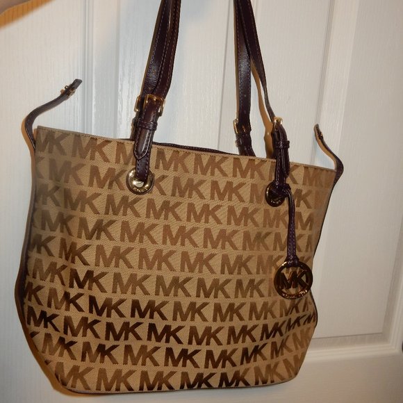 Michael Kors tote - Picture 1 of 4